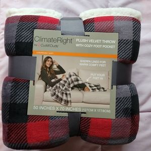 Cuddl duds Climate-right throw with foot pocket